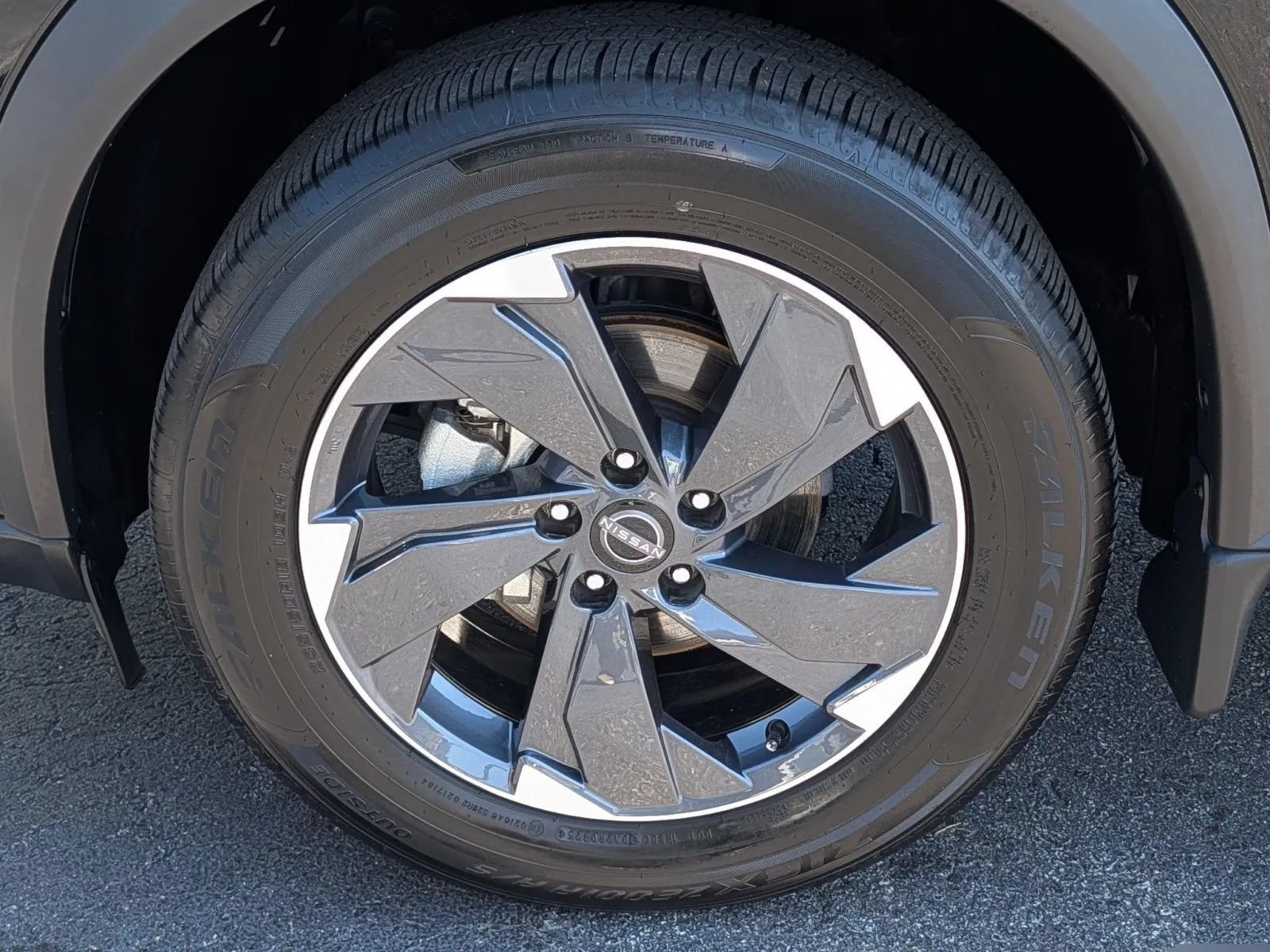 Used 2025 Nissan Rogue SV FWD image 11