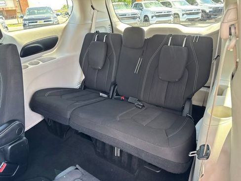 Used 2023 Chrysler Voyager LX FWD image 15
