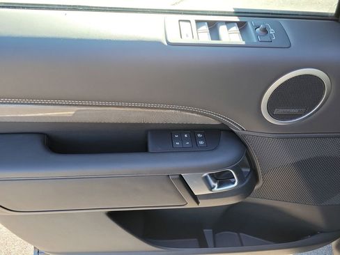 New 2024 Land Rover Discovery Metropolitan Edition image 14