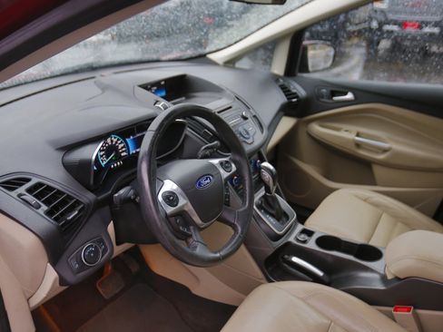 Used 2017 Ford C-MAX Energi SE w/ Equipment Group 402A image 4