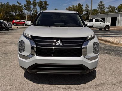 New 2026 Mitsubishi Outlander ES