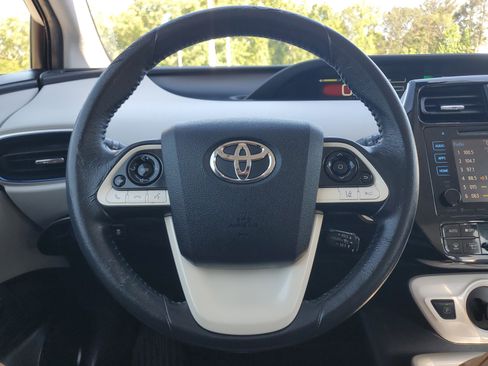 Used 2016 Toyota Prius Four FWD image 19
