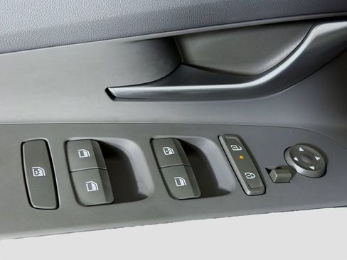 Used 2025 Hyundai Elantra SEL FWD image 22