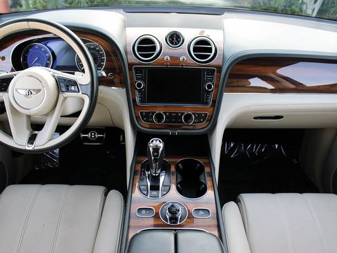 Used 2019 Bentley Bentayga AWD/4WD image 13