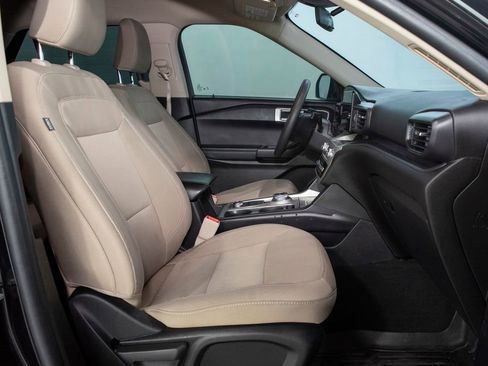 Used 2021 Ford Explorer Base w/ Class III Trailer Tow Package image 16