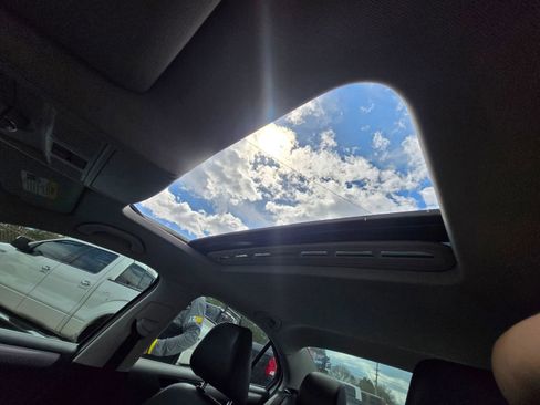 Used 2017 Volkswagen Jetta SE image 8