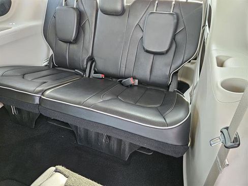 Used 2024 Chrysler Pacifica Limited image 21