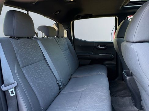 Used 2017 Toyota Tacoma TRD Off-Road image 20