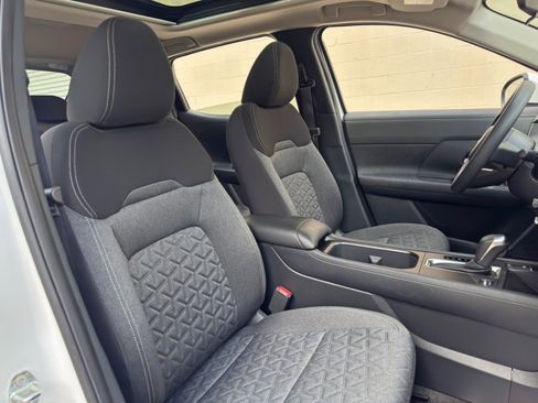 Used 2025 Nissan Kicks SV w/ SV Premium Package FWD image 31