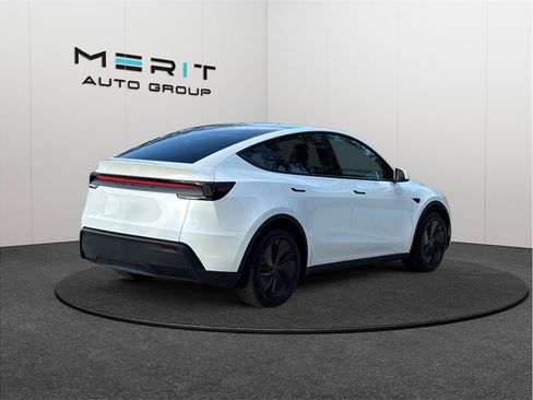 Used 2026 Tesla Model Y Long Range image 9