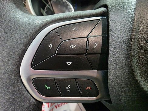 Used 2024 Chrysler Voyager LX image 5