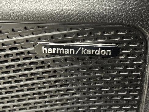 Used 2023 Chrysler Pacifica Limited w/ Uconnect Theater Family Group image 29