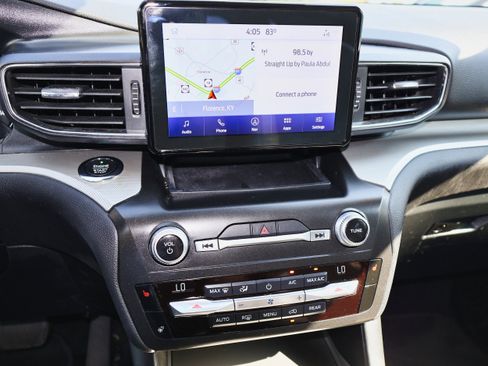 Used 2020 Ford Explorer XLT w/ Equipment Group 202A image 21