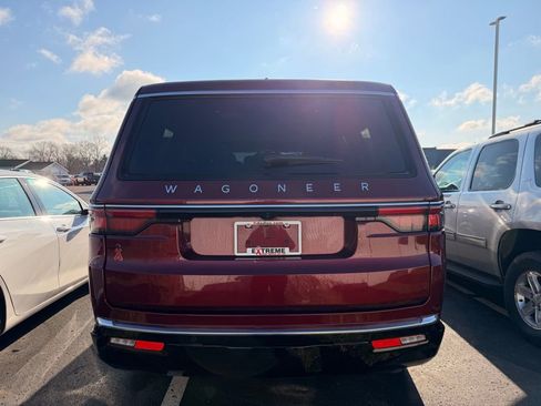 Used 2024 Jeep Wagoneer 4WD image 8