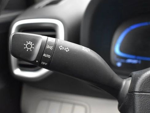 Used 2025 Hyundai Venue SEL image 27