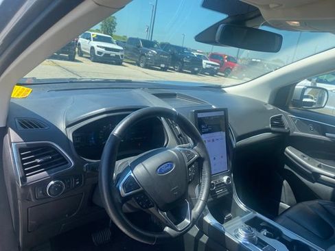 Used 2022 Ford Edge Titanium AWD/4WD image 5