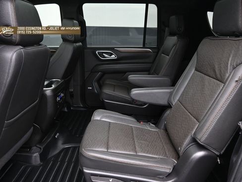 Used 2024 Chevrolet Suburban High Country AWD/4WD image 11