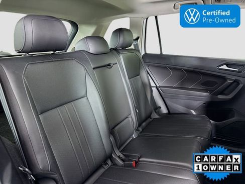 Used 2023 Volkswagen Tiguan SE w/ Panoramic Sunroof Package image 28