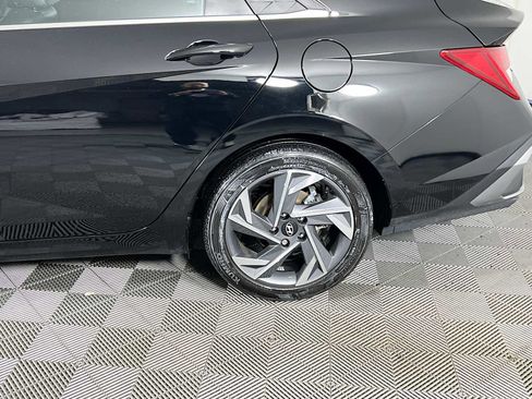 Certified 2025 Hyundai Elantra Limited image 31