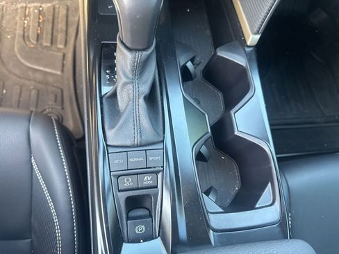 Used 2025 Toyota Camry SE image 15