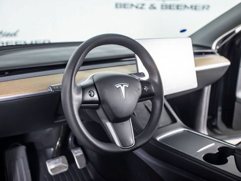 Used 2021 Tesla Model Y Long Range AWD/4WD image 21