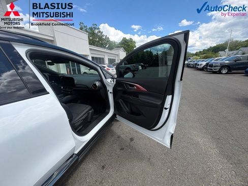 Used 2024 Chevrolet Equinox EV RS FWD image 39