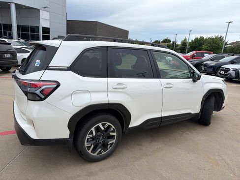 Used 2025 Subaru Forester Premium w/ Convenience Package #1 AWD/4WD image 3