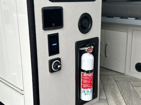 Used 2023 Mercedes-Benz Sprinter 2500 image 29