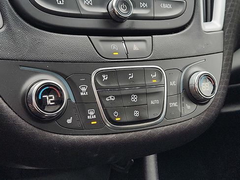 Used 2023 Chevrolet Malibu LT image 16