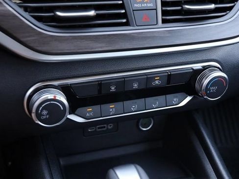 Certified 2025 Nissan Altima 2.5 SV FWD image 17