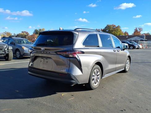 Certified 2024 Toyota Sienna XLE image 2