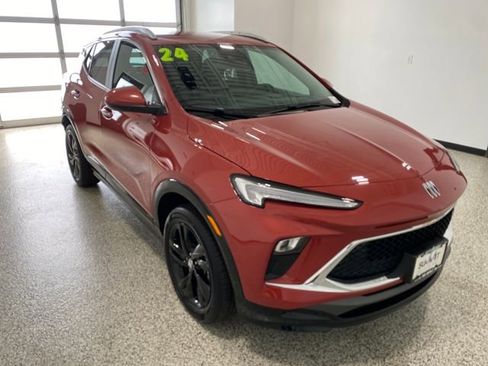 Used 2024 Buick Encore GX Sport Touring image 3