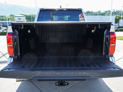 Certified 2025 Toyota Tacoma SR5 AWD/4WD image 14