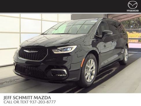Used 2026 Chrysler Pacifica Limited FWD image 1