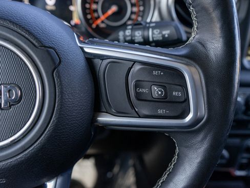 Used 2019 Jeep Wrangler Unlimited Sahara AWD/4WD image 25