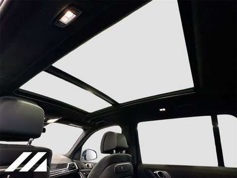 Used 2023 BMW X7 xDrive40i w/ M Sport Package image 23