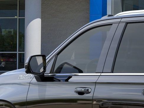 New 2026 Chevrolet Suburban High Country AWD/4WD image 12