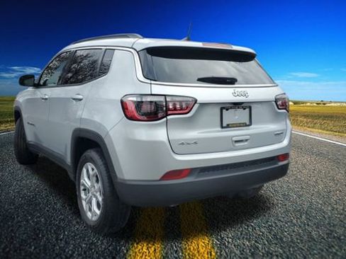 Certified 2024 Jeep Compass Latitude image 2