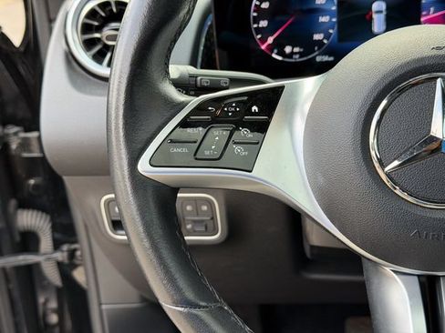 Used 2025 Mercedes-Benz GLB 250 image 11