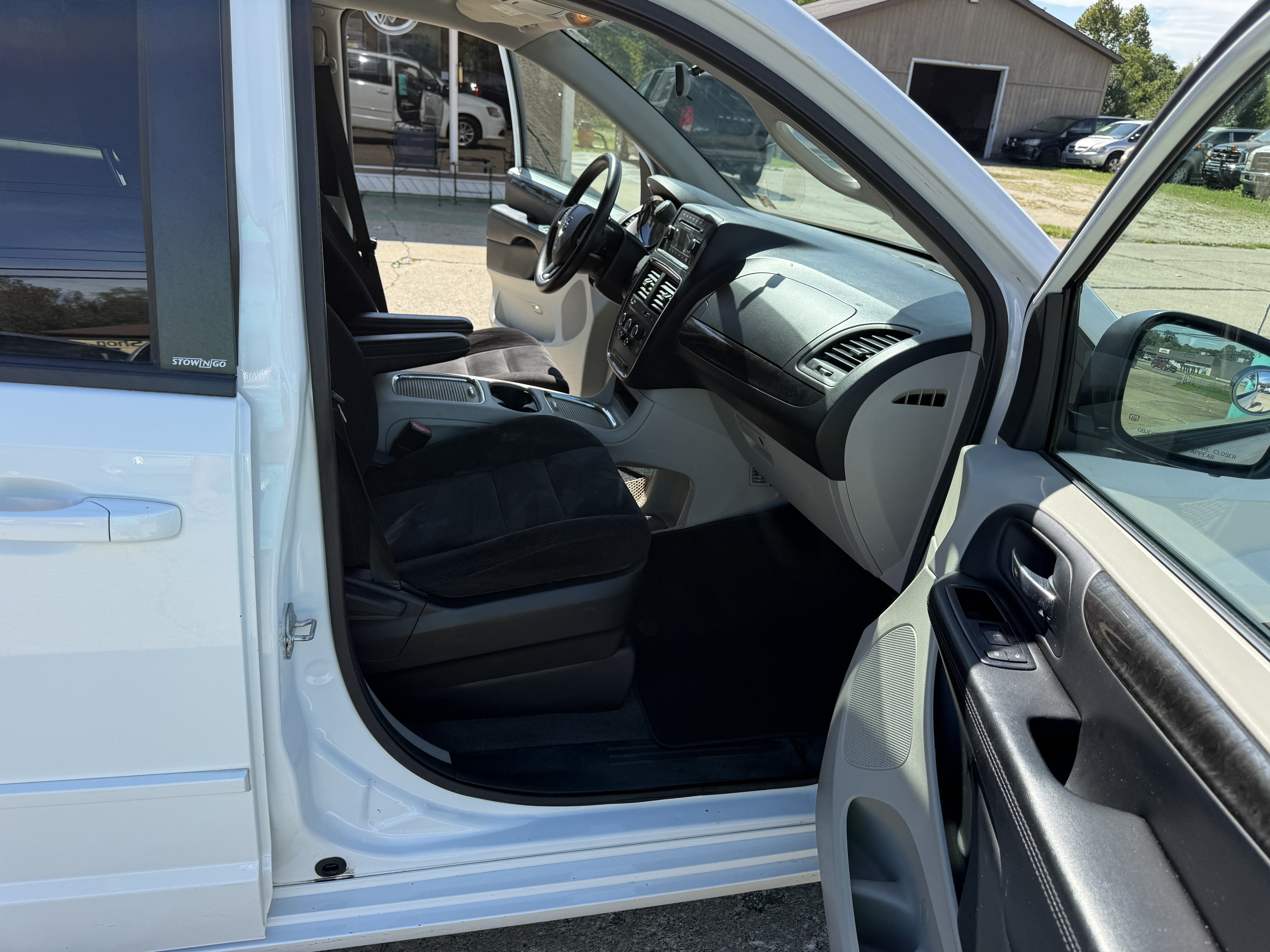 Used 2014 Dodge Grand Caravan SXT FWD image 12