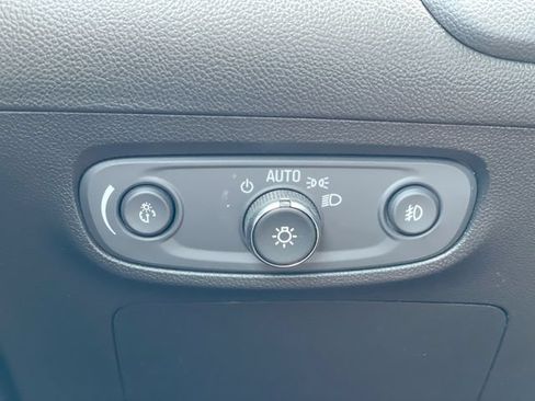 Certified 2021 Buick Encore GX Select w/ Sport Touring Package FWD image 27