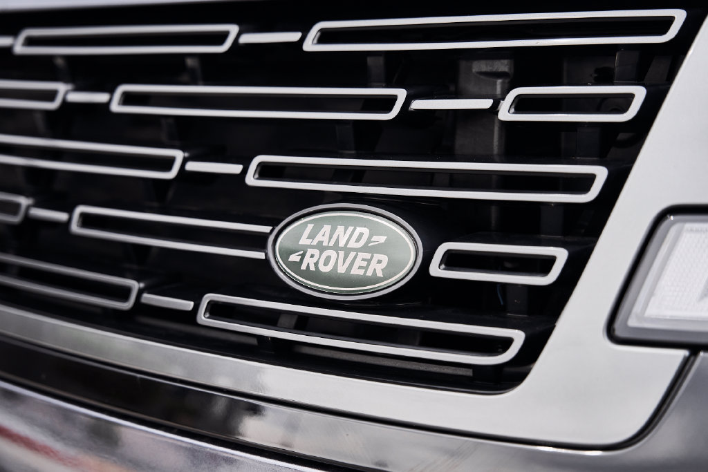 Used 2025 Land Rover Range Rover SE AWD/4WD image 8