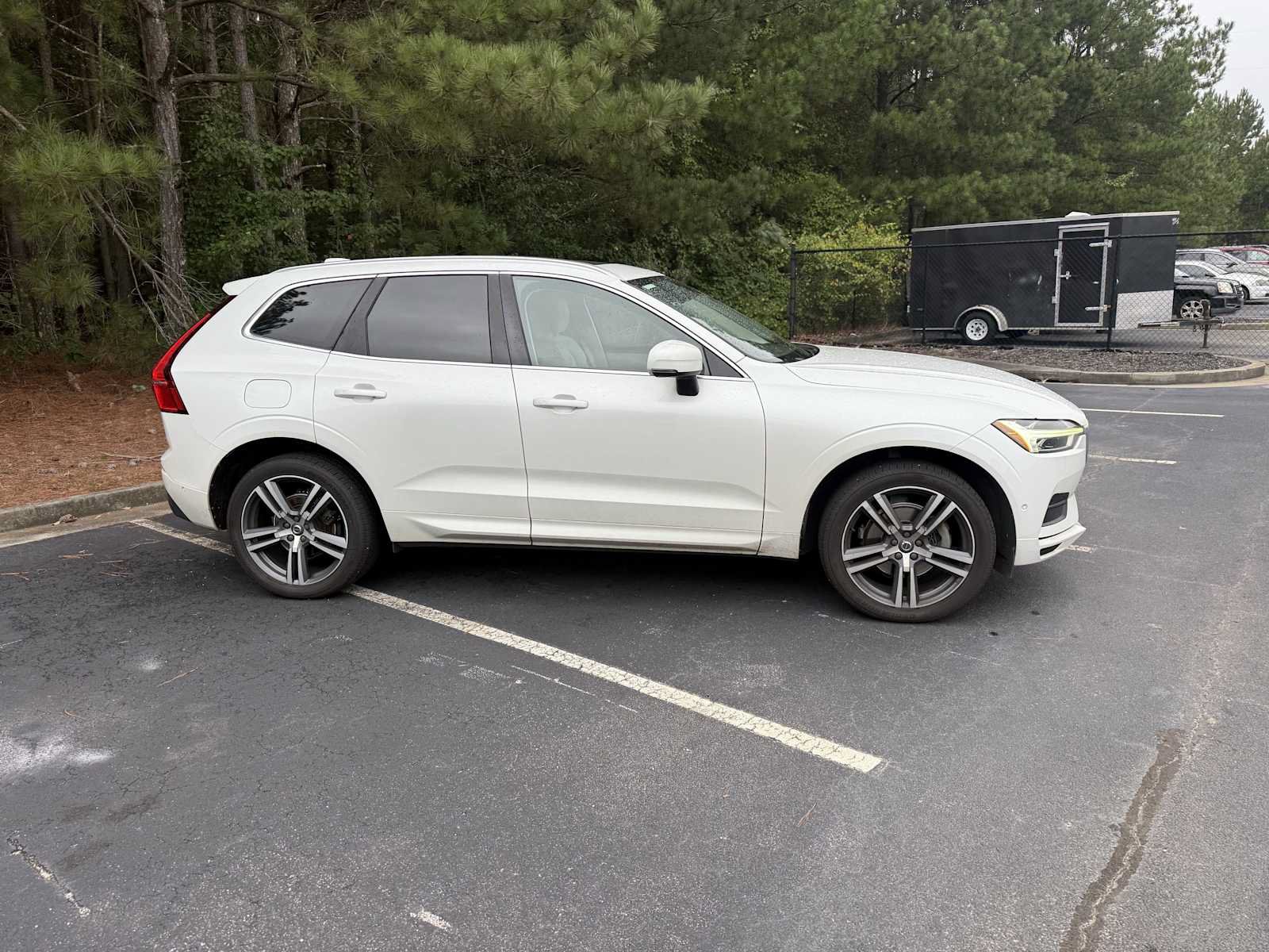 Used 2018 Volvo XC60 T5 Momentum w/ Convenience Package AWD/4WD image 4