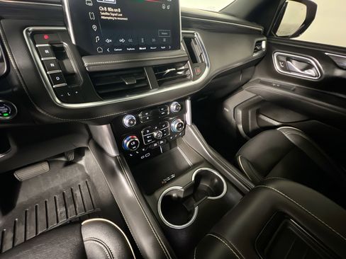 Used 2023 GMC Yukon SLT w/ SLT Luxury Package image 26