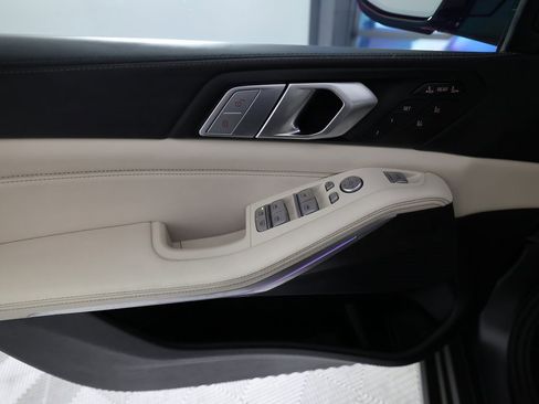Used 2022 BMW X7 xDrive40i w/ M Sport Package image 21