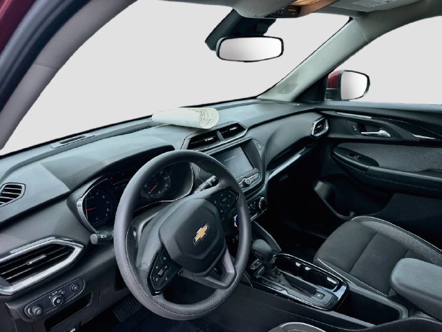 Used 2022 Chevrolet TrailBlazer LT w/ Confidence II Package FWD image 9