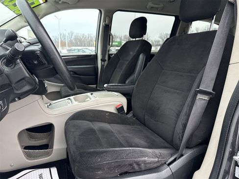 Used 2016 Dodge Grand Caravan SXT image 13