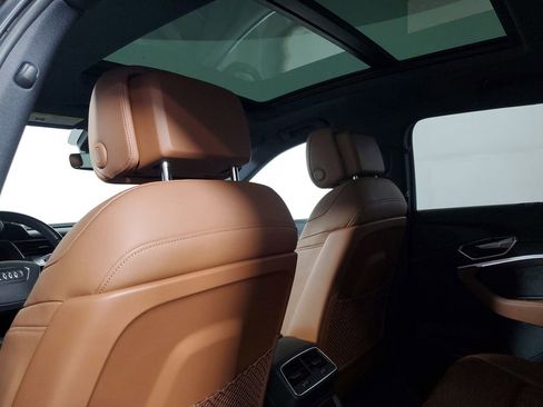 Used 2019 Audi e-tron Prestige w/ Prestige Package image 12