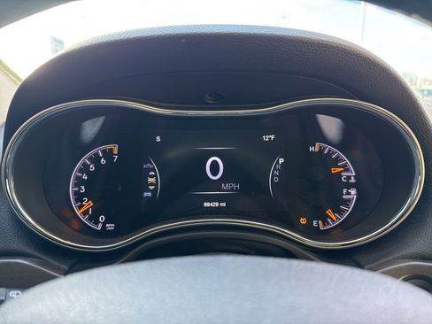 Used 2017 Jeep Grand Cherokee Limited image 9