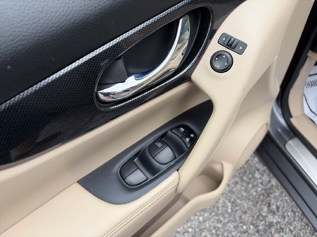 Used 2015 Nissan Rogue SL w/ SL Premium Package FWD image 12
